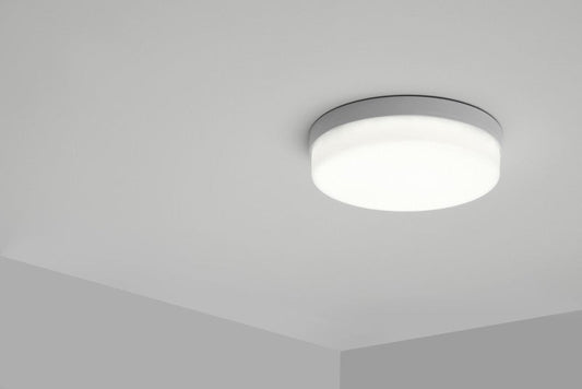 Cum alegi iluminatul într-o cameră care are tavanul jos?